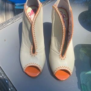 Comfy stylish pair of Poetic Licence heels.